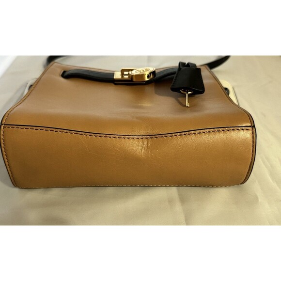 Michael Kors Hamilton Traveler Tan Blk & White Leather Messenger Crossbody Purse - Picture 16 of 16